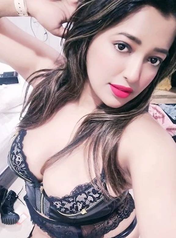 Guwahati aged housewife Call Girl